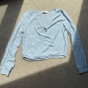 Blue and white striped V-neck tie front Hollister Blouse with mild crop - Size S
